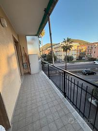 Pietra ligure si propone trilocale con posto auto