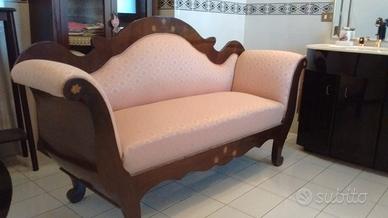 Divano in legno e  stoffa 