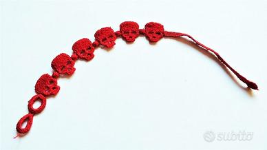 Braccialetto in tessuto macramè calavera
