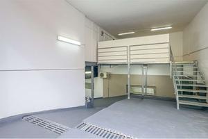 Grande deposito in zona servita