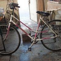 BICI DONNA CON CAMBIO FUNZIONANTE. 60€