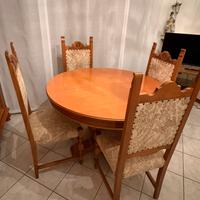 Tavolo allungabile in legno massello + 6 sedie