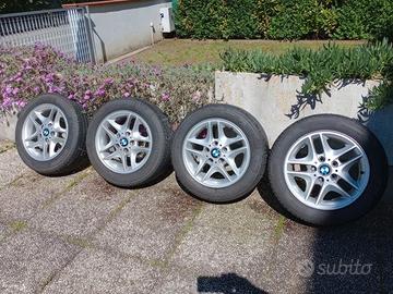 Cerchi in lega BMW con pneumatici estivi