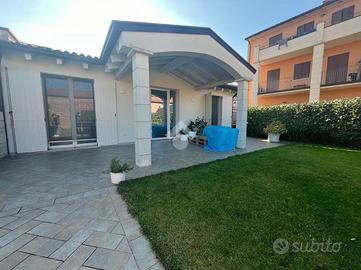 VILLA SINGOLA A CASTEL D'ARIO