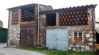 Immobile di 120 m² a Lucca