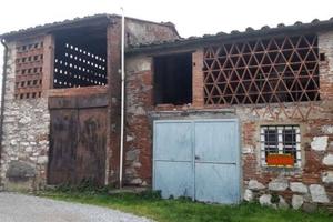 Immobile di 120 m² a Lucca