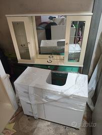 specchiera e mobiletto sotto lavabo bagno