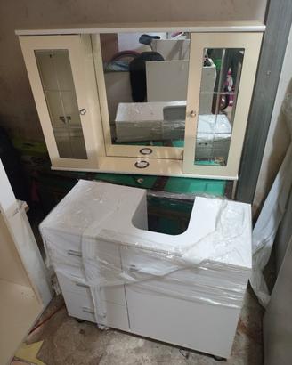 specchiera e mobiletto sotto lavabo bagno