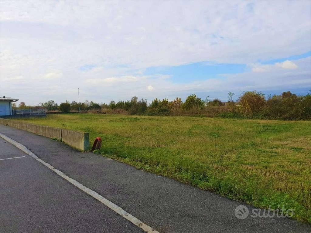 Terreno di 705 m² a Calcinate - Vista 5