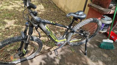 Bicicletta con pedalata assistita 
