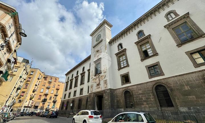 3 LOCALI A NAPOLI