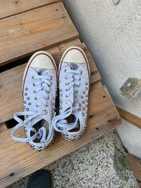 Scarpe Converse con borchie