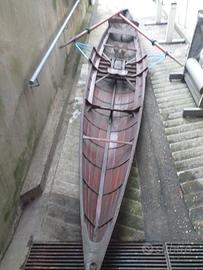 Canoa sportiva in legno