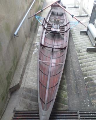 Canoa sportiva in legno
