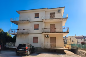 Appartamento e maxi garage in via pirandello