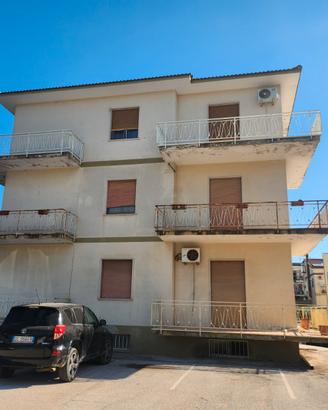 Appartamento e maxi garage in via pirandello