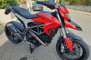DUCATI Hyperstrada 821