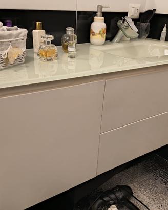 Mobile bagno sospeso