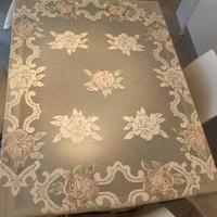 Tovaglia in pizzo con rose colorate