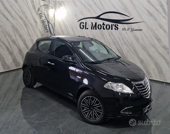 Lancia Ypsilon 1.2 69 CV 5 porte S&S Black&Red