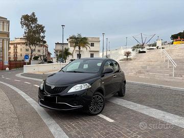 Lancia Ypsilon 1.0 FireFly Hybrid 70 cv S&S Oro