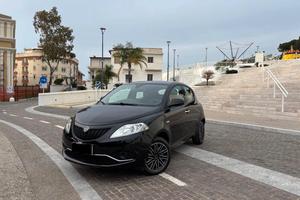 Lancia Ypsilon 1.0 FireFly Hybrid 70 cv S&S Oro