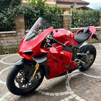 Panigale v4 s 1100 full akra