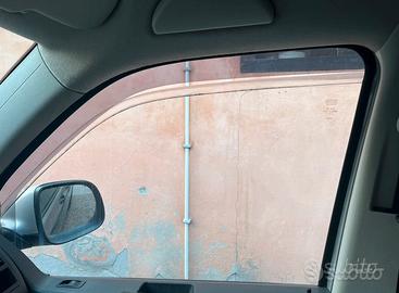 VW T5 passo lungo LWB vetri antisfondamento