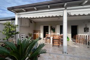 Rif. 489 fronte villaggio coppola - villa con giar