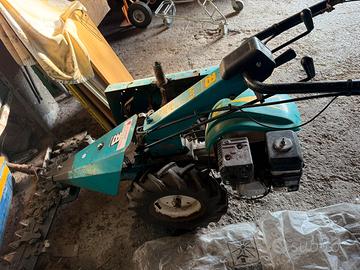 Moto falciatrice a mano e fresa