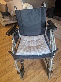 Sedia a  rotelle per disabili