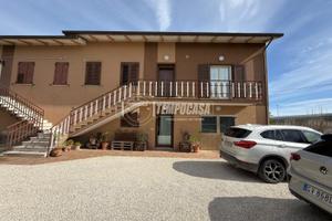 Porzione di casale con corte ristrutturato