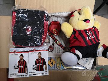 Vari gadget tifoseria Milan