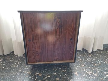 Mobiletto in legno 2 ante 