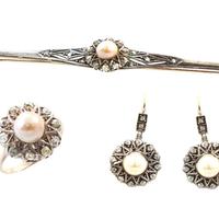 Parure composta da anello, paio orecchini e spilla