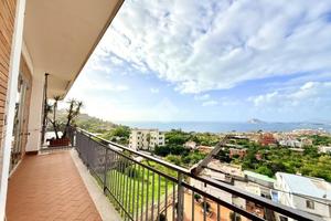 4 LOCALI A POZZUOLI
