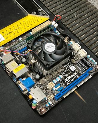 blocco pc mini itx mb + cpu + ddr3 8gb