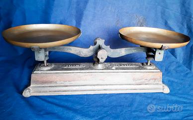 ANTICA BILANCIA FRANCESE DI TIPO ROBERVAL