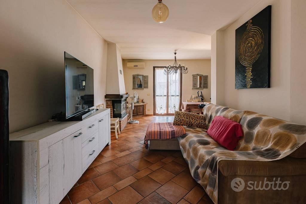 Casa – Stroppiana - Vista 3