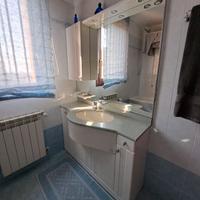 Mobile bagno con lavandino e misce ideal standard