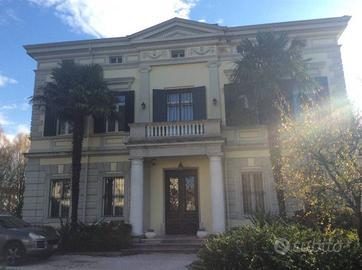 Villa d'epoca austriaca con parco nuda pro