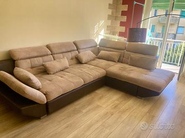 Divano letto angolare con pouf estraibile - €350