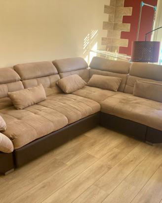 Divano letto angolare con pouf estraibile - €350