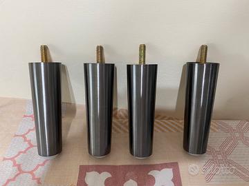 Piedini in metallo per mobili