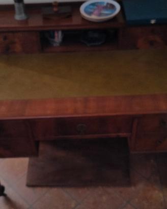 Antico scrittoio con alzatina