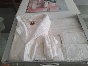 Set accappatoio + telo + asciugamani in pizzo San