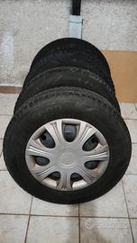 Kit 4 gomme invernali 215/70 R16 con cerchi