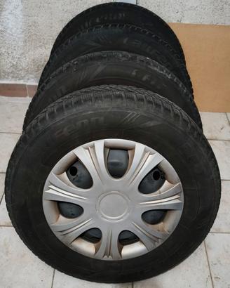 Kit 4 gomme invernali 215/70 R16 con cerchi