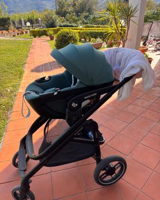 trio passeggino, navicella, ovetto e base auto