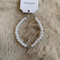 Bracciale con perle e inizale A con strass